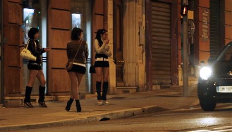 Prostitute Lyon 08